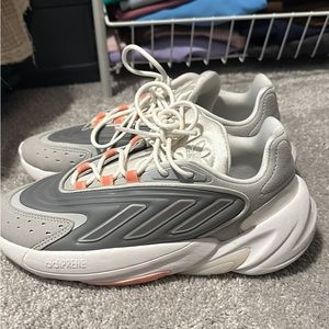 Adidias women’s size 5 adiprene tennis shoes. Barely worn! In like new condition